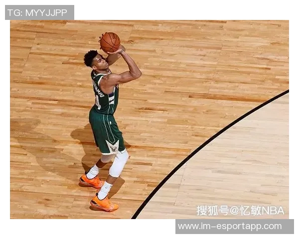 字母哥荣膺周最佳赛季前三战场均36分16板7助投篮命中率高达683