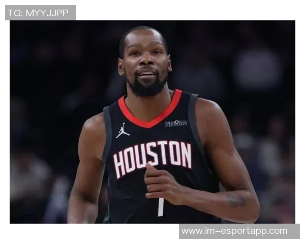 杜兰特三节表现抢眼15投8中贡献22分5篮板1助攻2盖帽第三节状态略有下滑