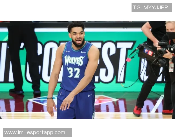 瓦塞尔上半场表现惊艳5投全中三分球2中2轻松拿下14分 瓦塞尔上半场表现惊艳5投全中三分球2中2轻松拿下14分