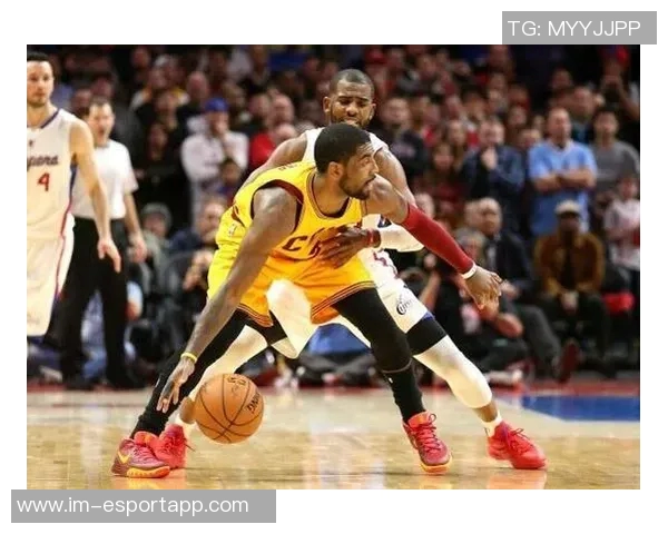 夺笋77与欧文携手送礼快船球迷调侃送走队友成常态