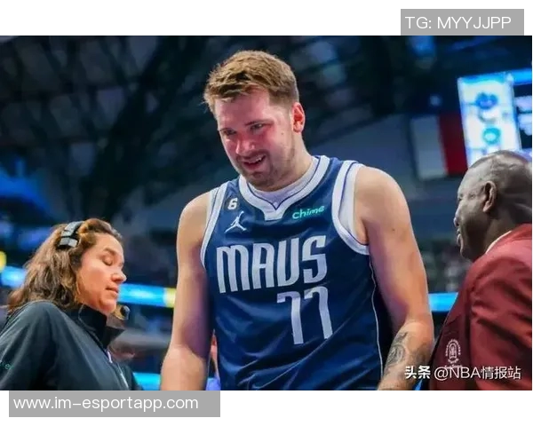 老詹开心点赞东契奇罚球失手未能达成50分替补席队友乐开怀