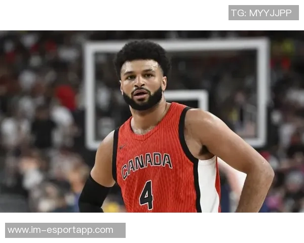 贾马尔穆雷半场表现出色9中4贡献11分2板7助攻2抢断展现全面能力