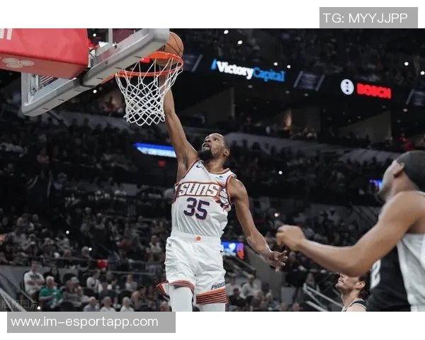 布克下半场狂砍23分揭秘：脱掉紧身防护短裤后活动自如