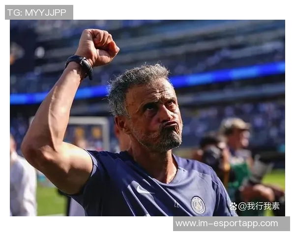 恩里克执教巴黎迎来百场胜利俱乐部官方海报热烈祝贺