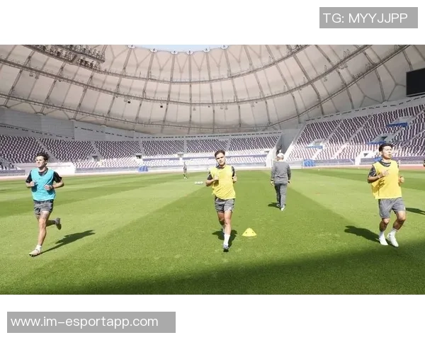 海港冬训首堂课在多哈举行新援让克劳德积极参与合练展现状态