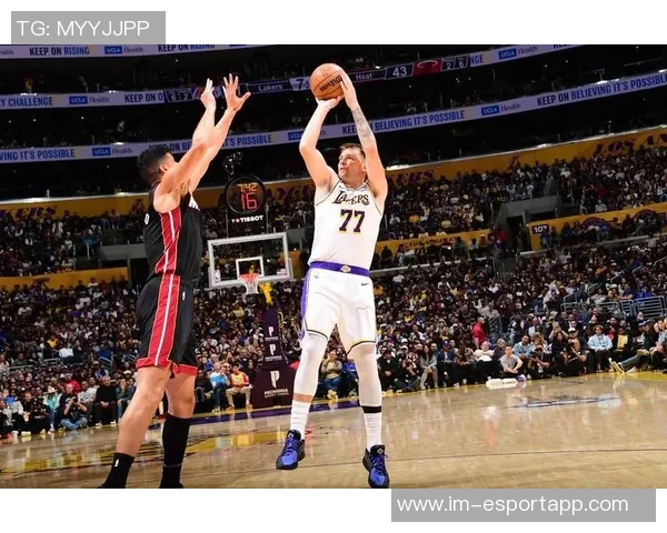 东契奇三分球命中率低却对湖人造成致命威胁场均投篮12次分析