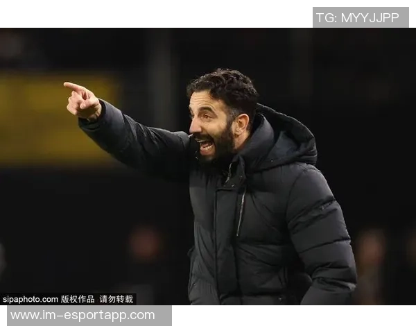 曼联高层青睐格拉斯纳3中卫战术或成新选择