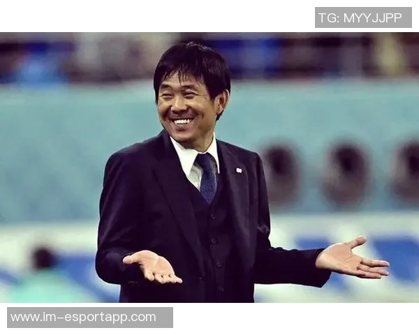 日本队3-0战胜玻利维亚球员们向执教百场的森保一献上祝福