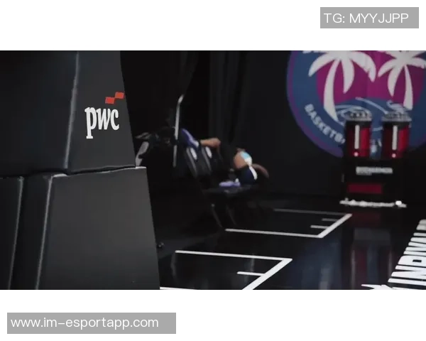 锡安随队客战迈阿密前夕探访Unrivaled联赛并进行训练活动