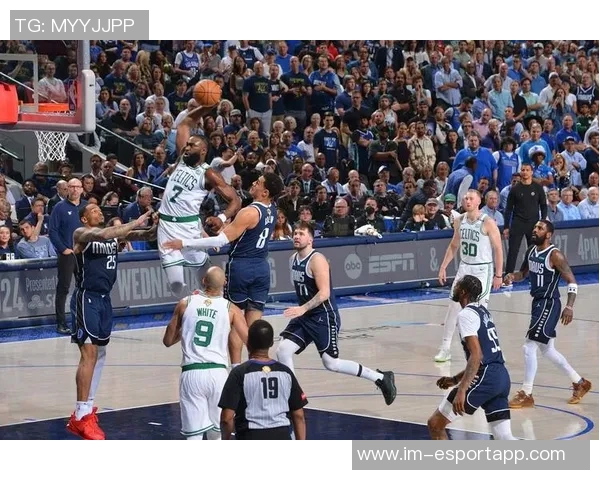 卢指导强调勇士与绿军打法相似强调球队需提升硬朗风格